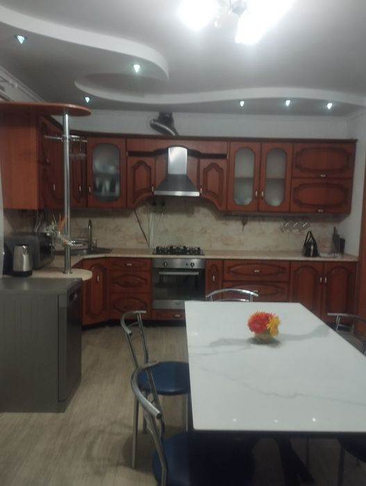 АН Сдается  2 эт. дом центр