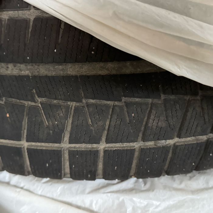 Гума Bridgestone Blizzak зима 215/55/17