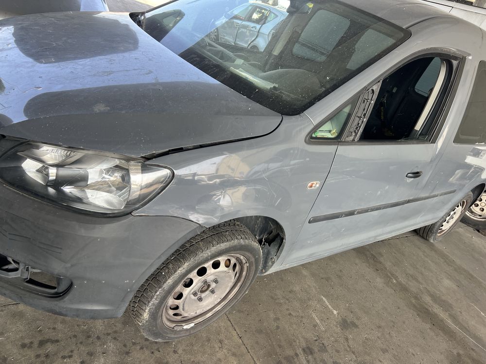 Volkswagen Caddy 2012 silnik 1,6 diesel automat maska drzwi caroseria