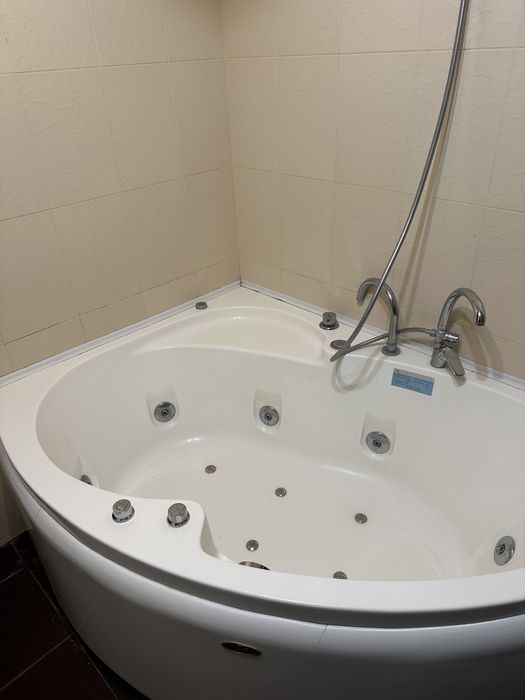 Сдам до Лета. Спальня и кухня-студия в р-не гориполкома