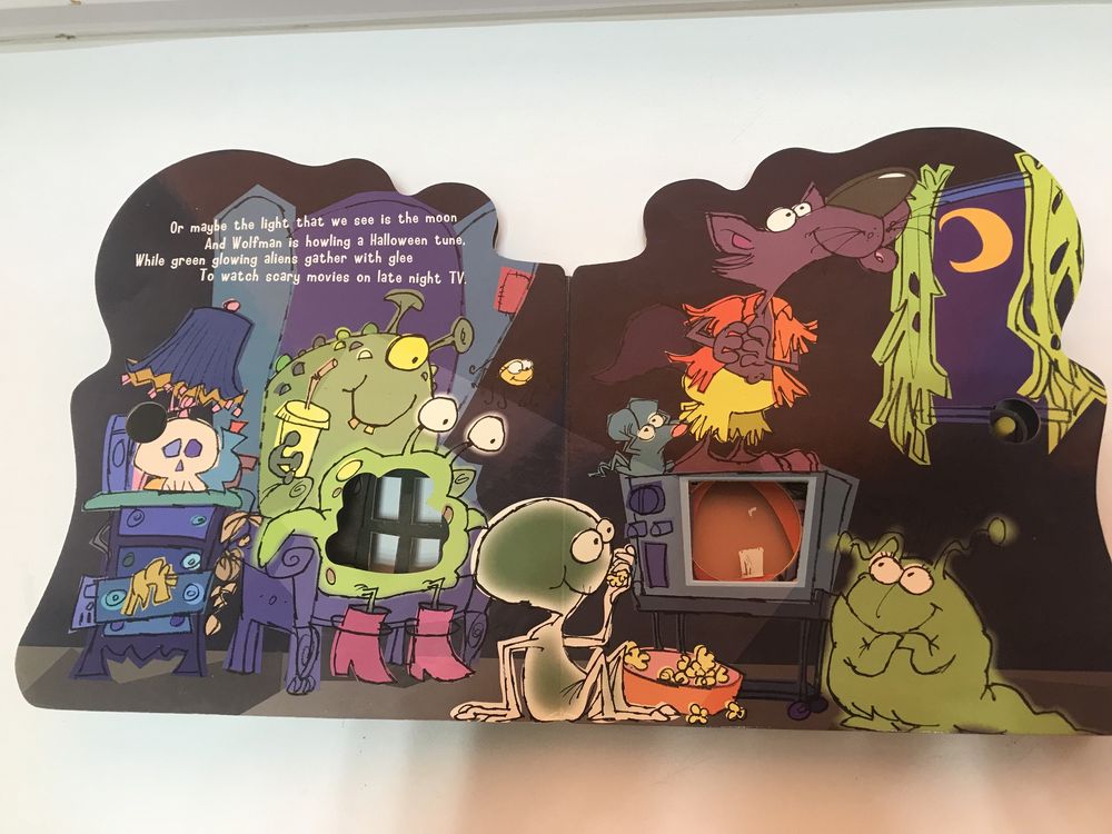 Beware the Haunted House! - książka po angielsku gra i świeci