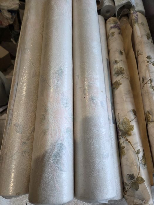 Продаються шпалери