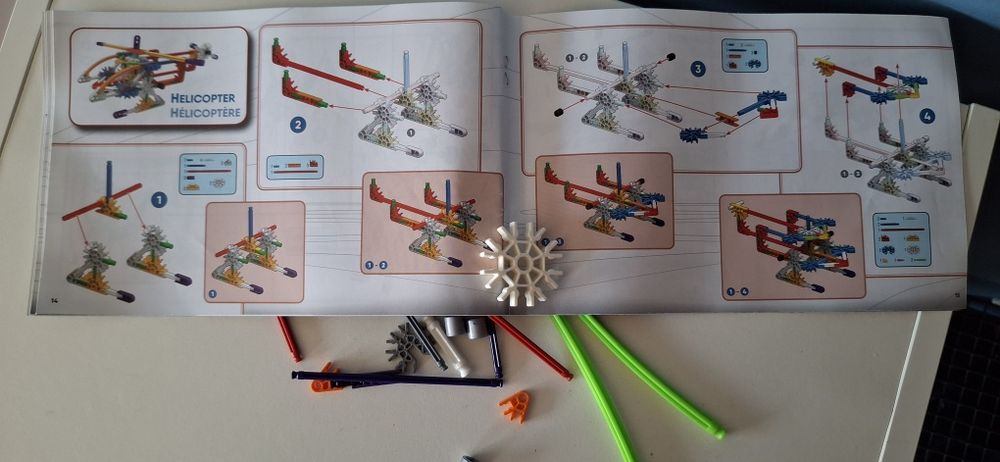 Brinquedo de montar K'nex