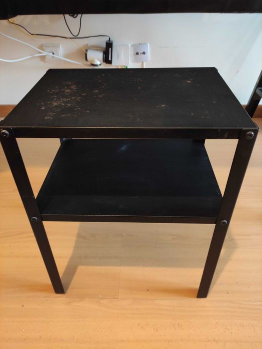 Mesa de apoio/cabeceira de aço