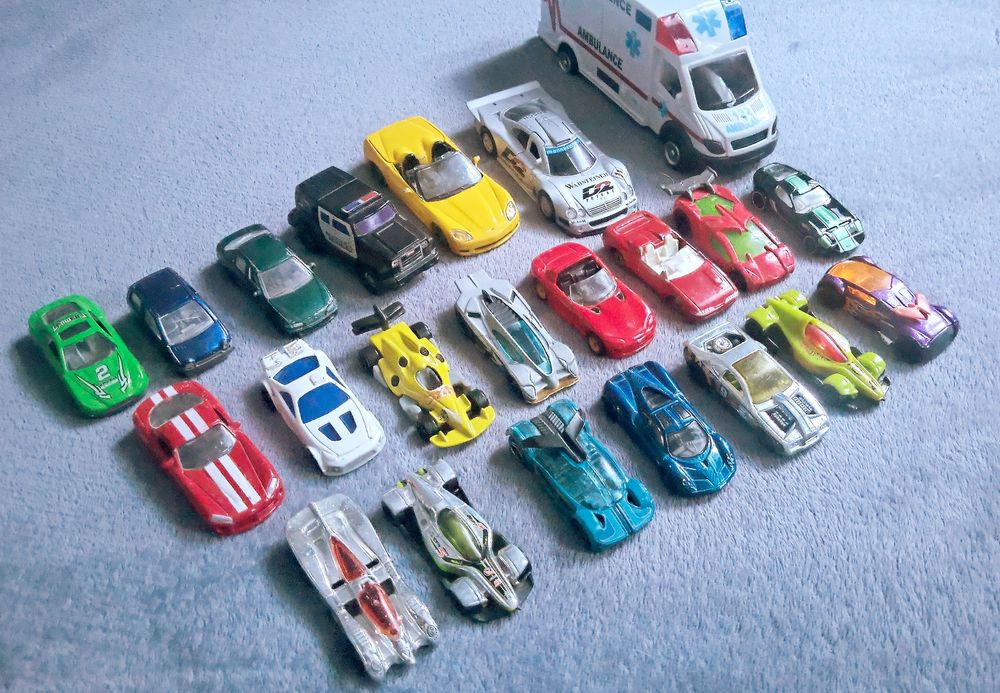 Rysoraki hot wheels autka samochody gazetki auta