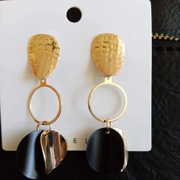 Brincos novos. Super leves. Bijuteria. Ideias para qualquer ocasião...