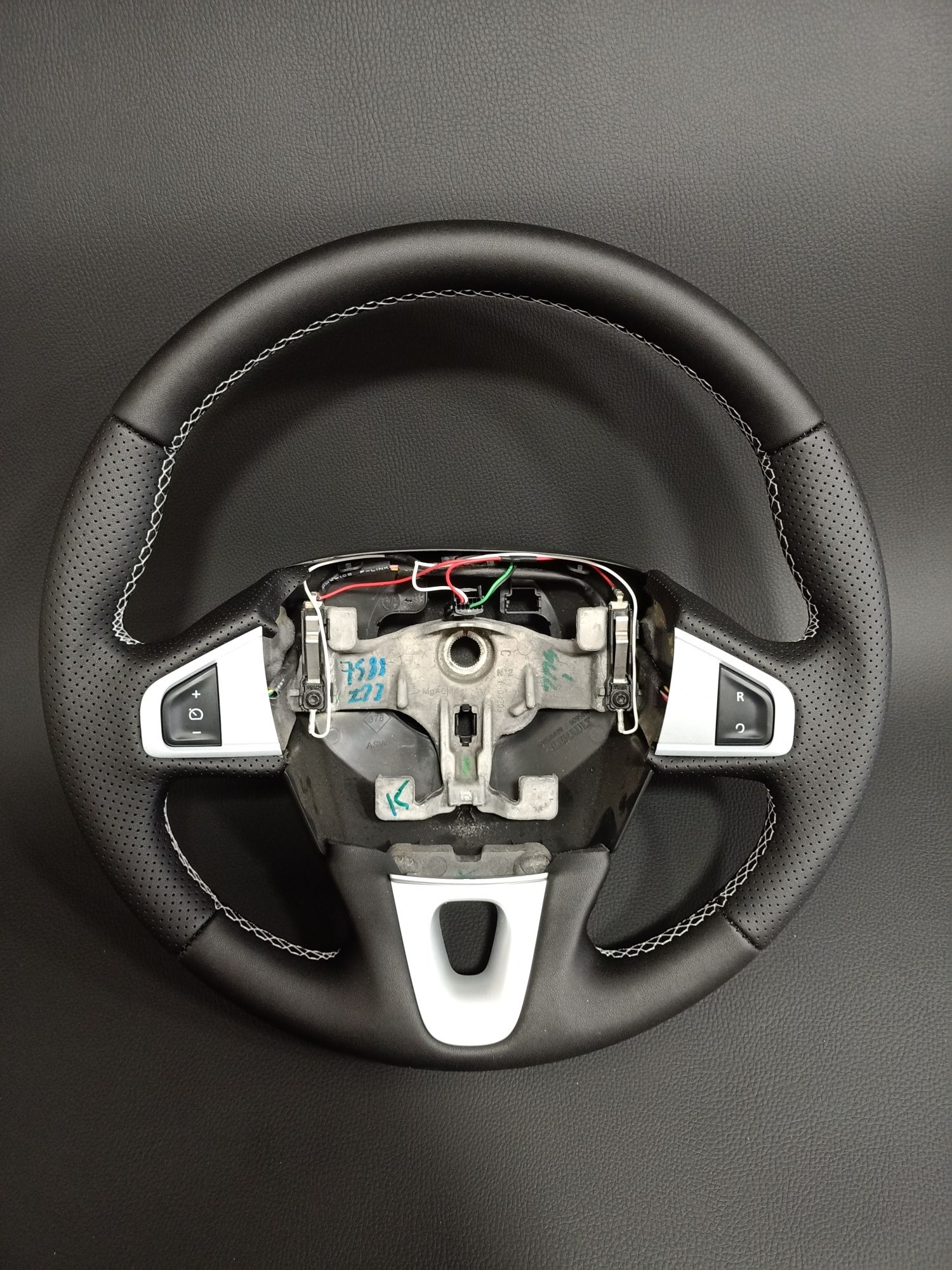 Руль renault megane 3 scenic 3 Рено меган 3 сценик 3 на ОБМІН