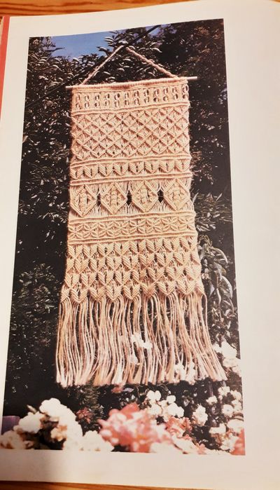 Книга, вишивка, макраме, дитячі поробки  і т.д.