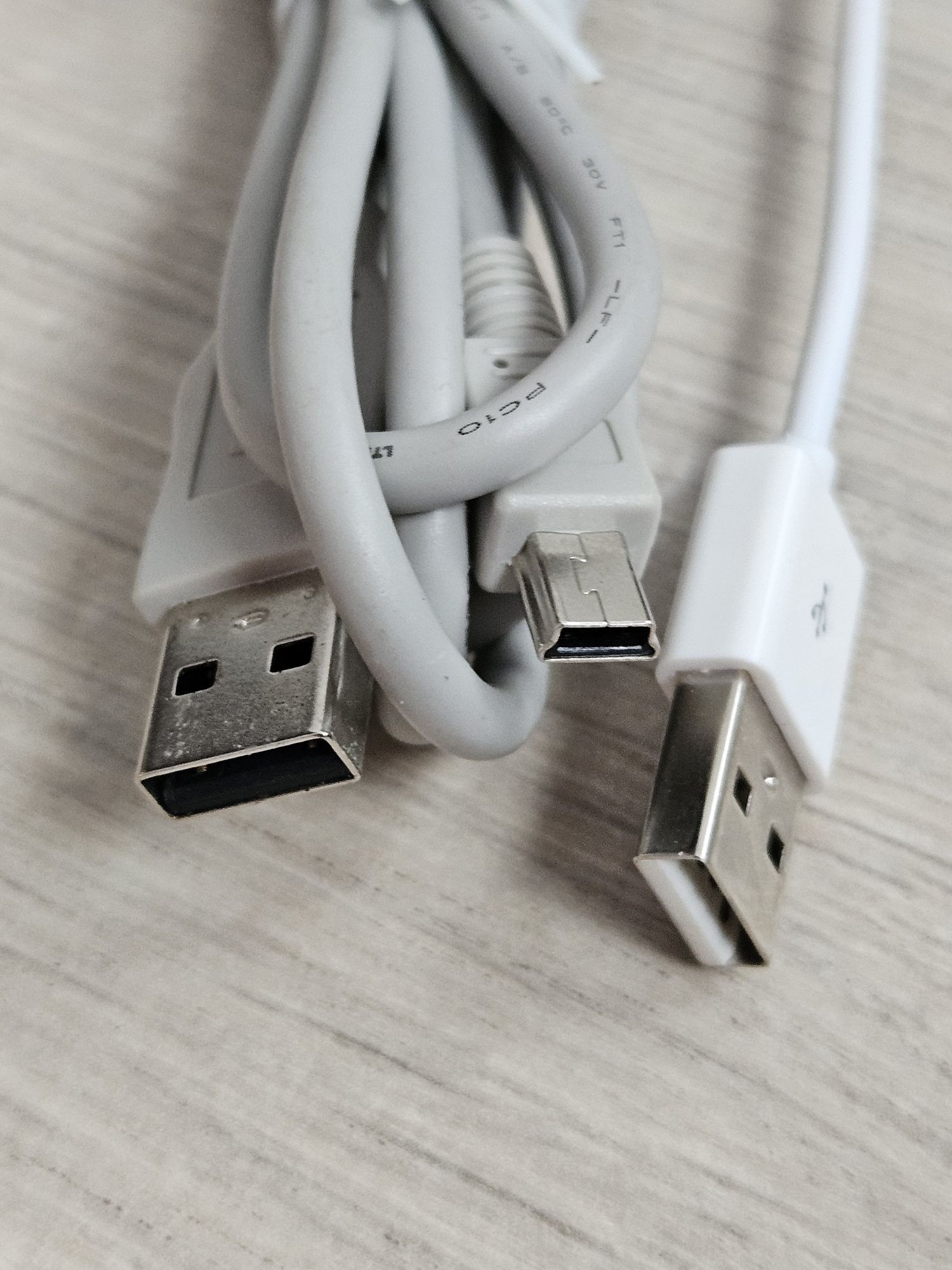 HUB USB Unitek biały + kabel do aparatu z mini USB