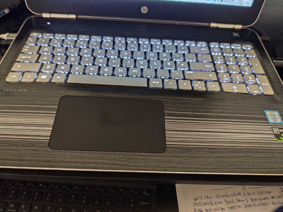 Portátil HP 15.6" i7, WIN 10 pouco usado