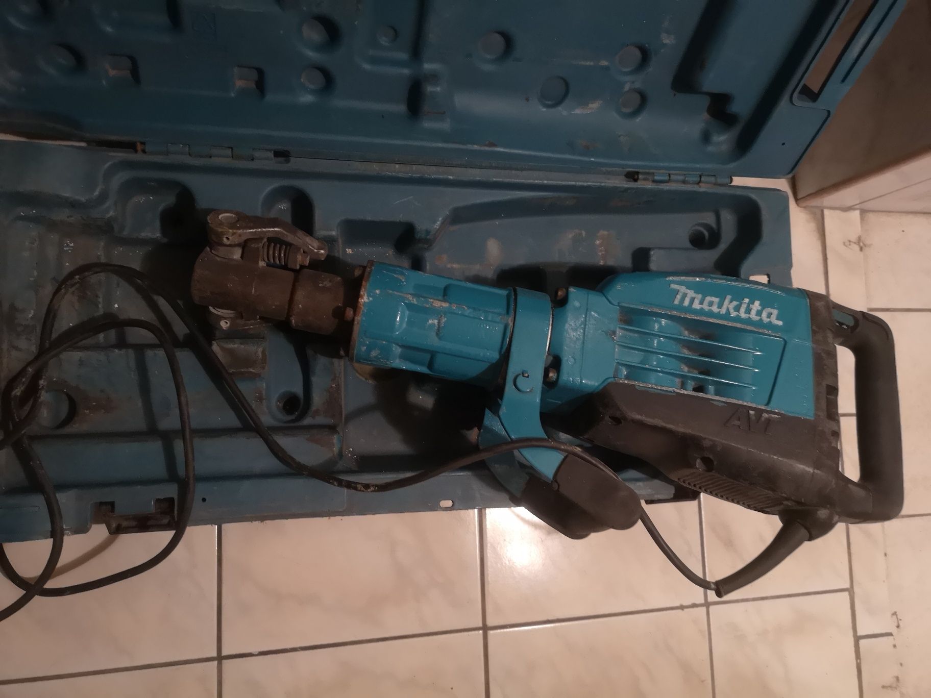 Młot wyburzeniowy MAKITA HM1317CB  1510W  26,5J