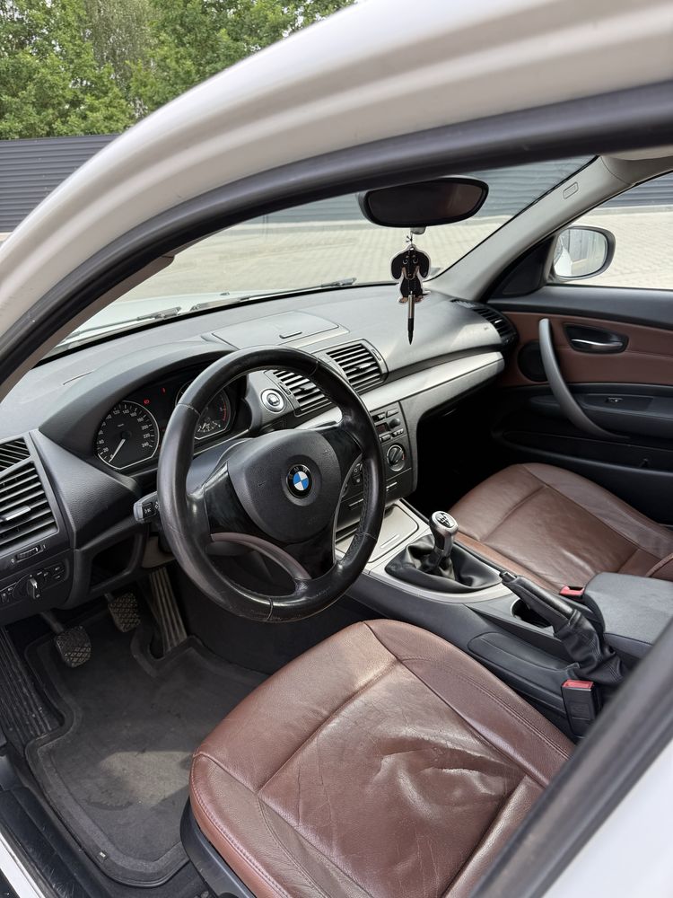BMW 118D e87 biala Mpakiet Brązowa skóra 2010r polift