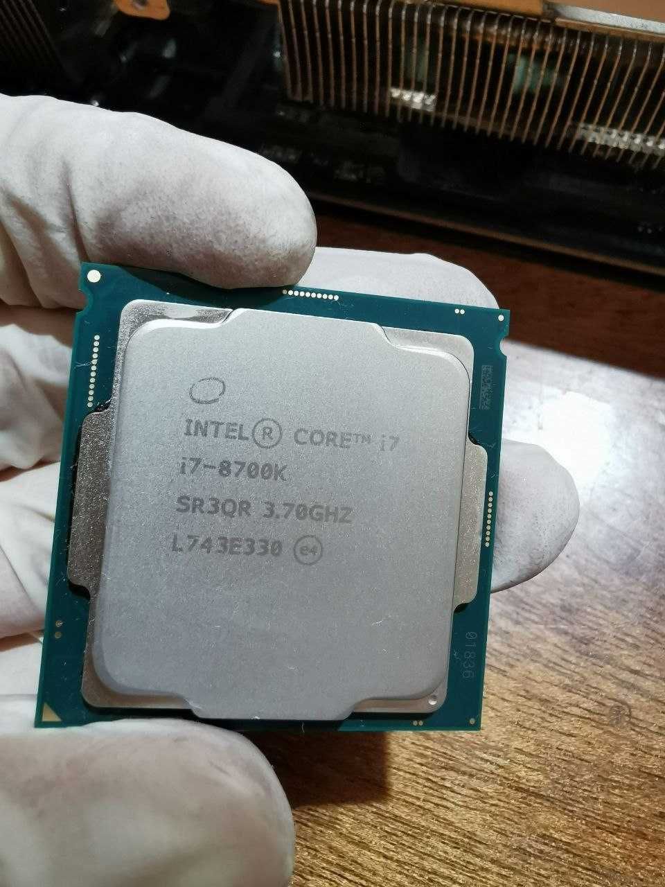 Процессор Intel core i7-8700K. Скальпирован под жидким металлом. 5ГГц