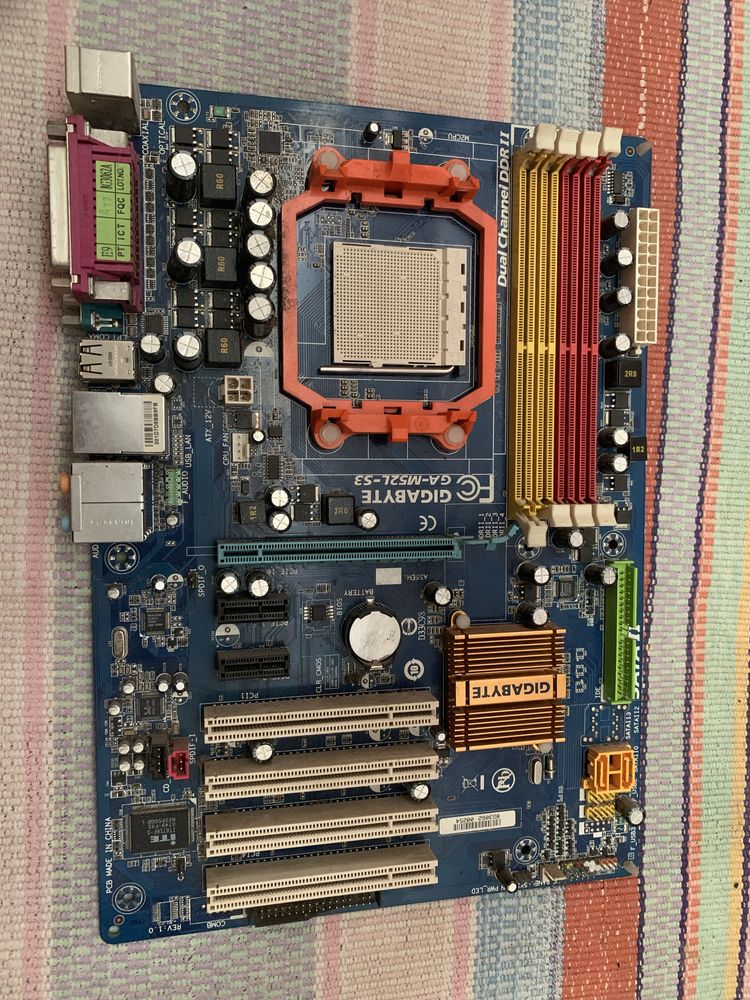 материнська плата gigabyte m52l-s3