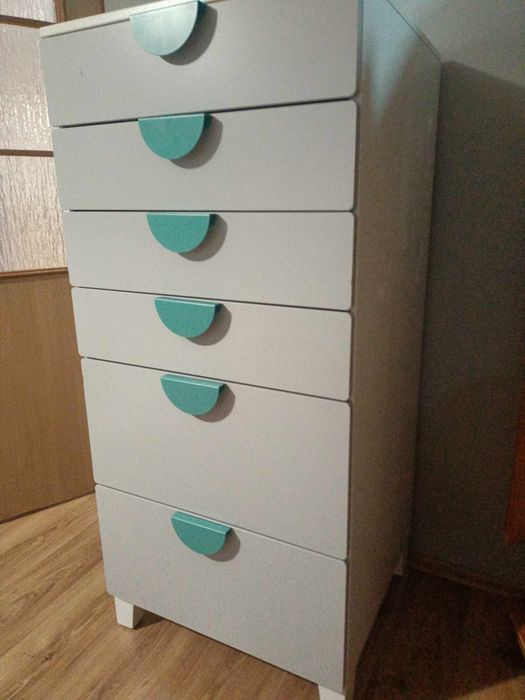 Łóżko dziecięce i regał IKEA