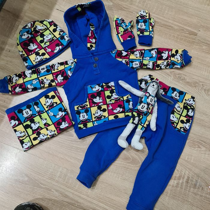 Dres myszka Mickey 5 części Komin czapka rękawiczki