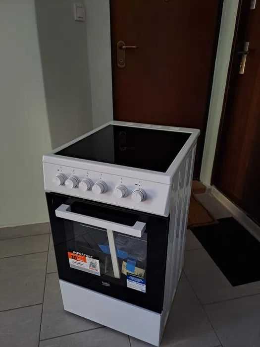Продається плита електрична BEKO FSS 57000 GW