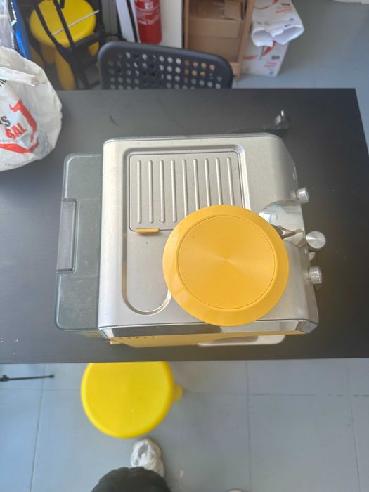 Máquina de café manual La Specialista Arte EC9155.YE amarela