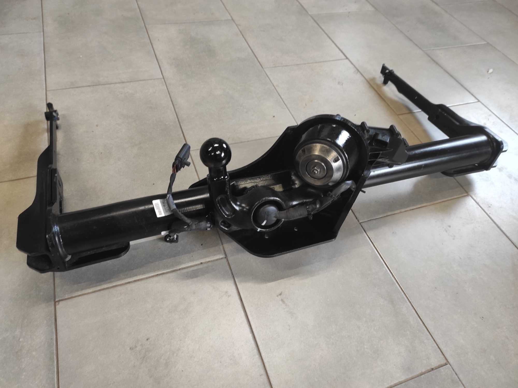 Oryginalny Hak Holowniczy AUDI Q5 80A 17-