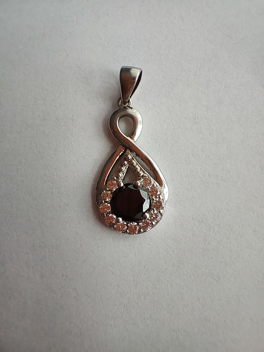 Srebrne kolczyki, przywieszka