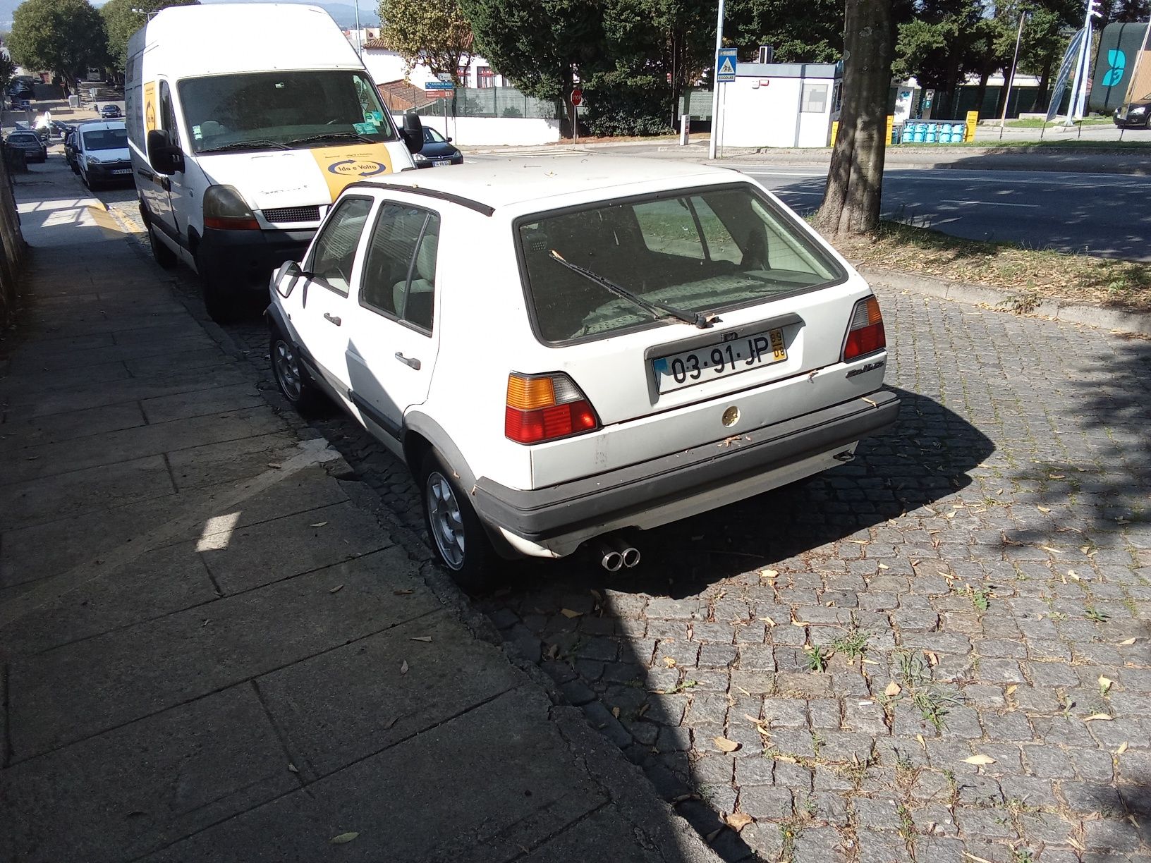 Carro antigo a gasolina