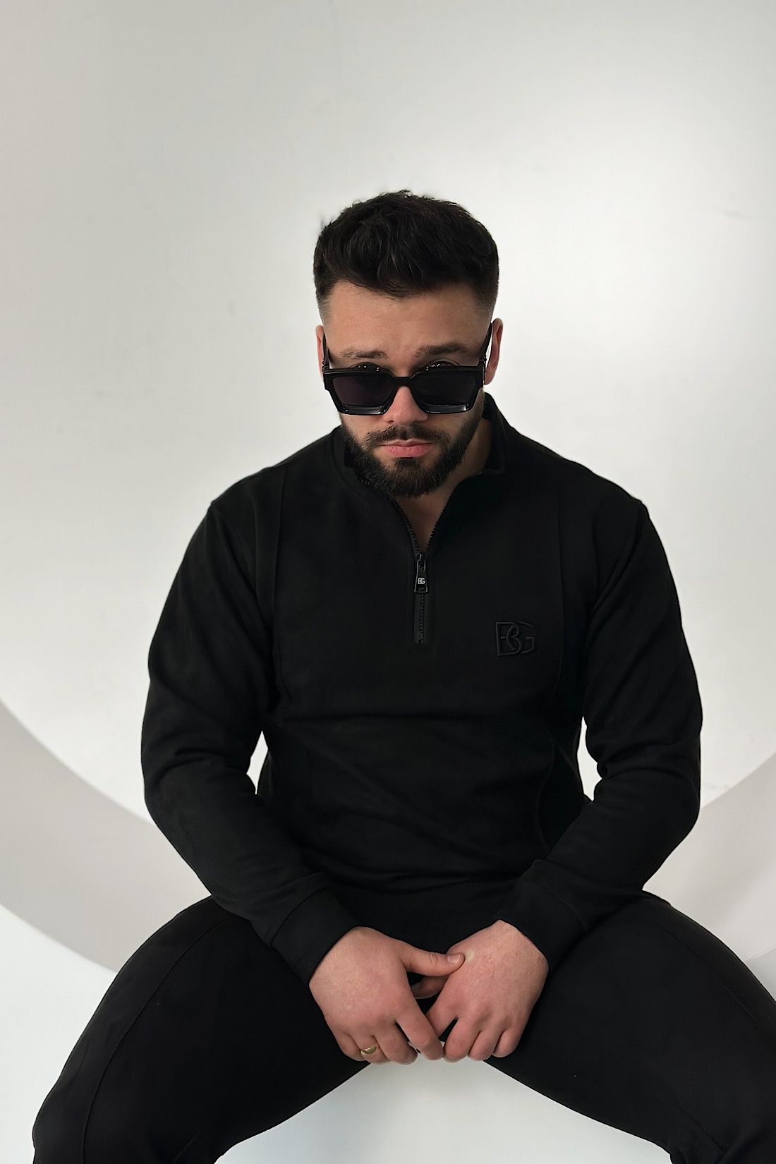 DRES MĘSKI BG RIVAL | CZARNY

Dres BG RIVAL to połączenie elegancji i