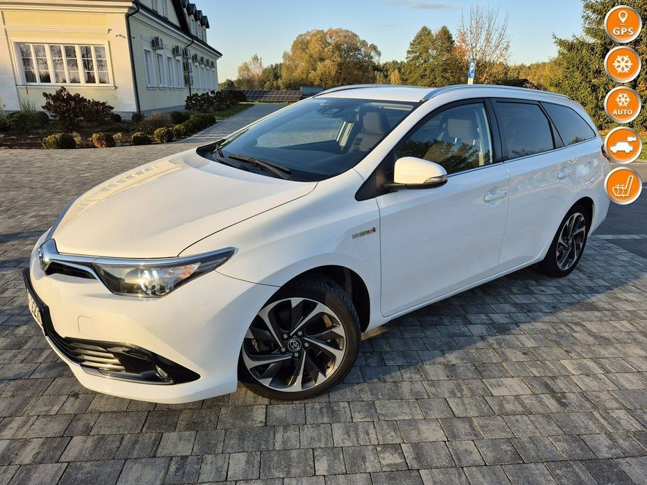 Toyota Auris 1.8 hybrid climatronic kamera grzane fotele