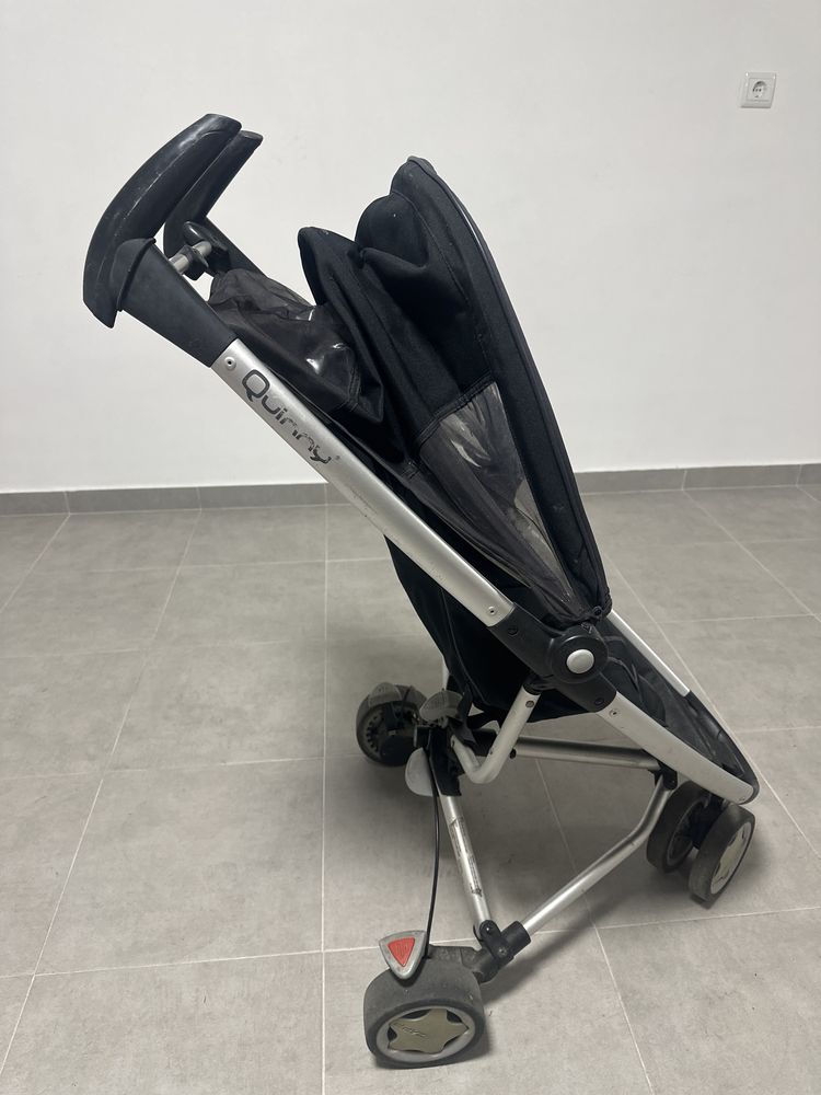 Carrinho Quinny preto e cinza