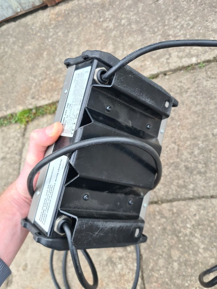Ładowarka Inelco 24v 10a do skutera inwalidzkiego
