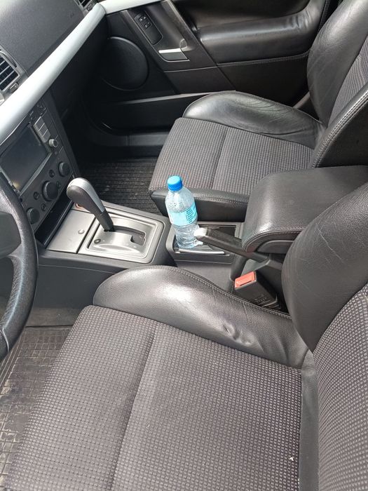 Sprzedam samochód osobowy Opel signum 2004r.