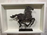 Quadro com escultura de cavalo
