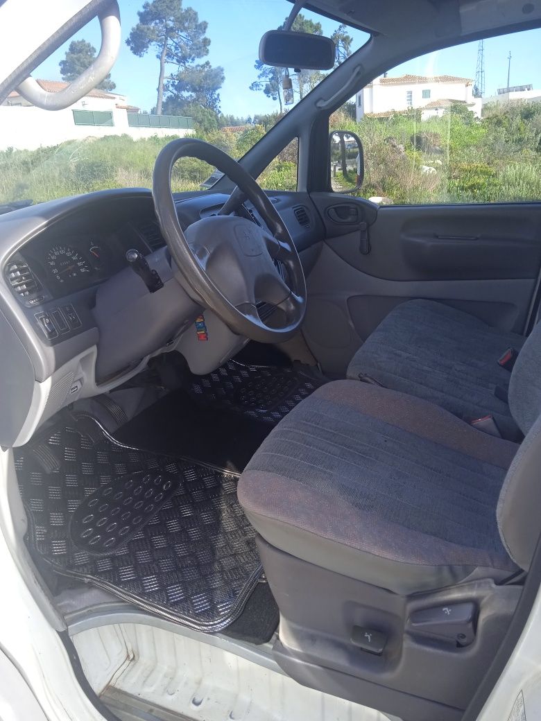 Carrinha Mitsubishi L400