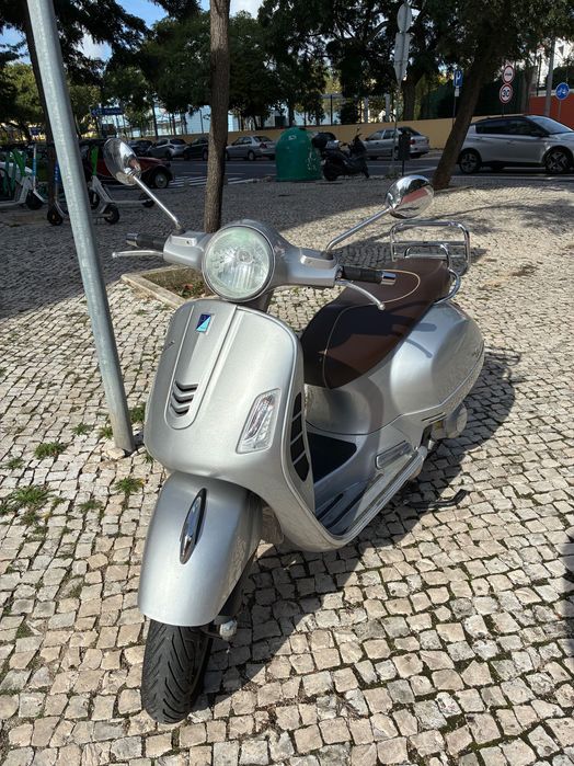 Vespa GTS300 edição especial celebração 70 anos