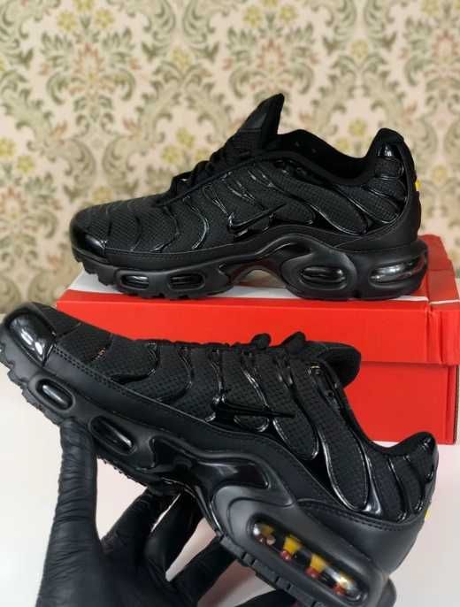 "Buty damskie Trampki"Nike_Air_Max_TN_Plus_czarny R.40