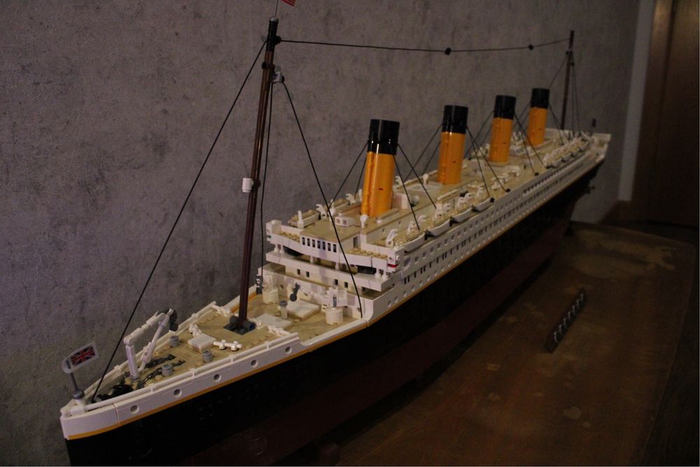 Lego set Titanic