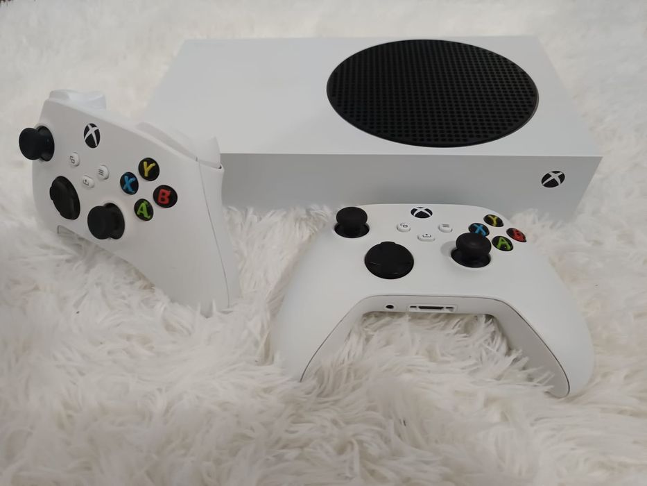 Vendo Xbox Series S + 2 Controles + TV TCL 32"

Estou a vender
