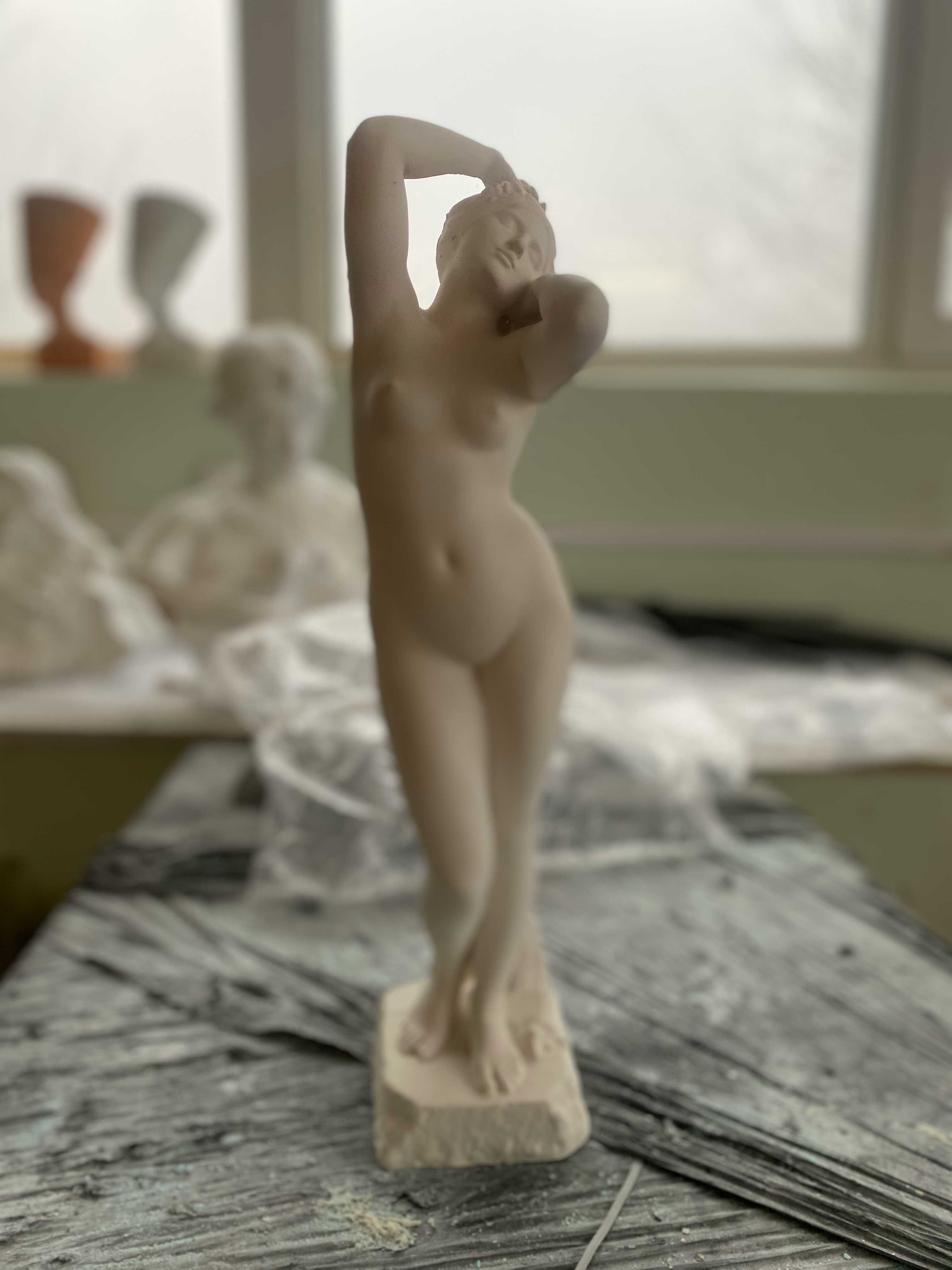 Скульптура гіпсова, Le Reveil Галатея з рукою.