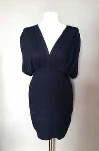 Czarna sukienka ZARA Collection ładnie podkreśla kształty, rozm. M