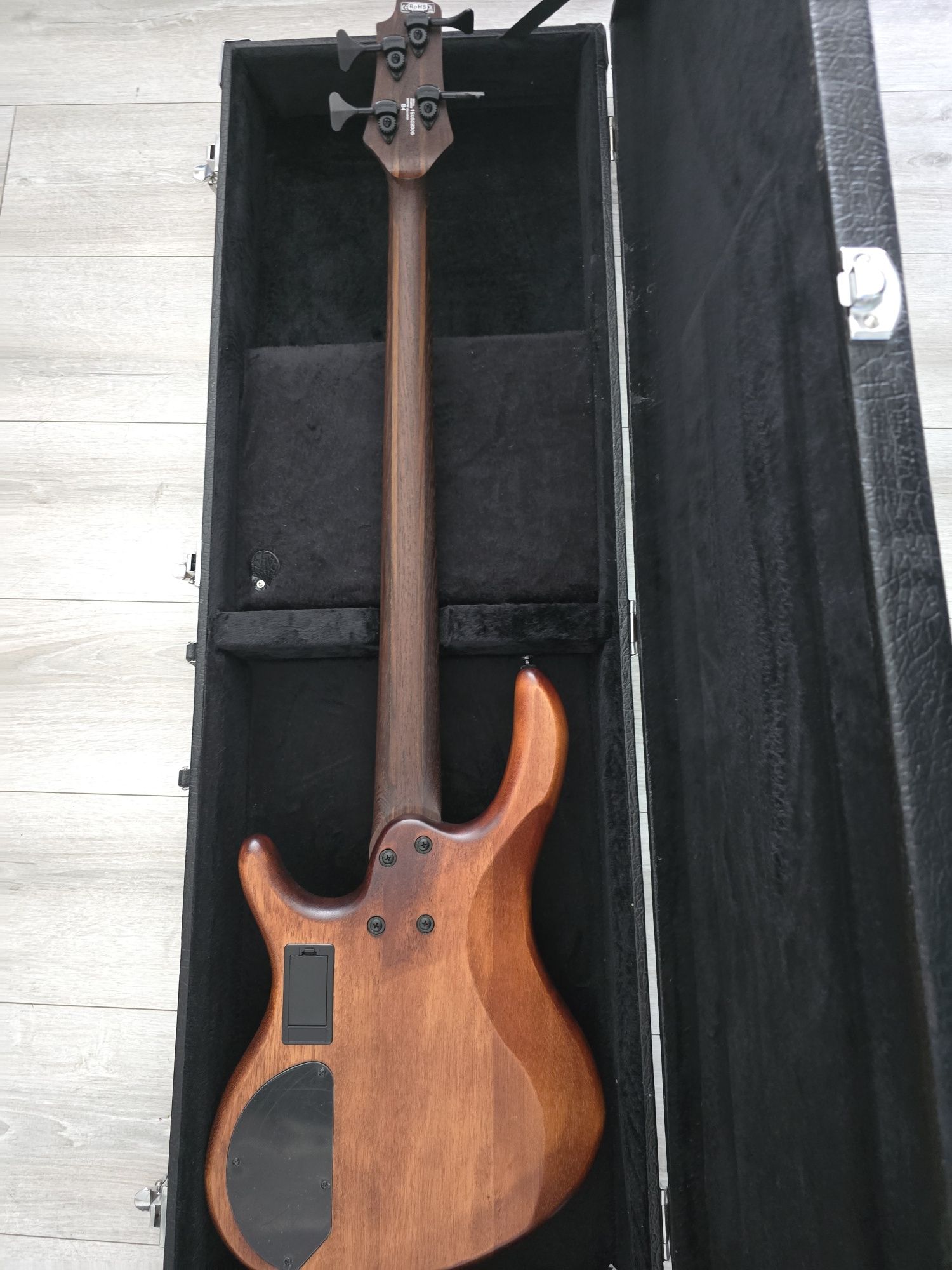 Gitara basowa CORT B4