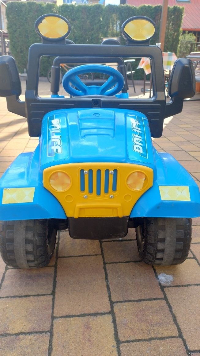 Samochodzik terenowy (jeep) na pedały.