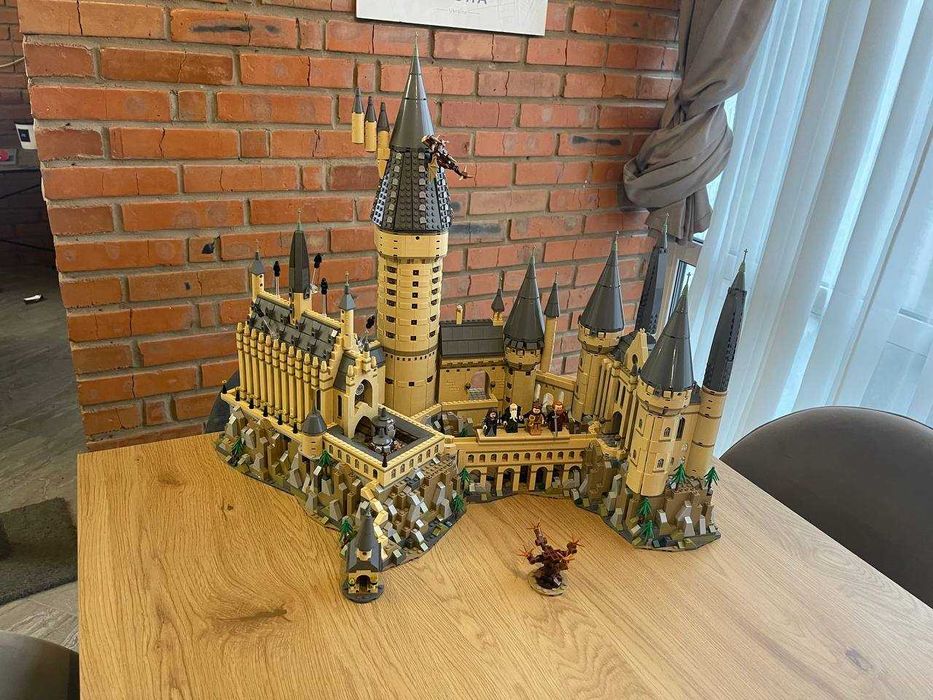 LEGO Harry Potter Замок Хогвартс 6020 деталей (71043)\ Hogwarts Castle