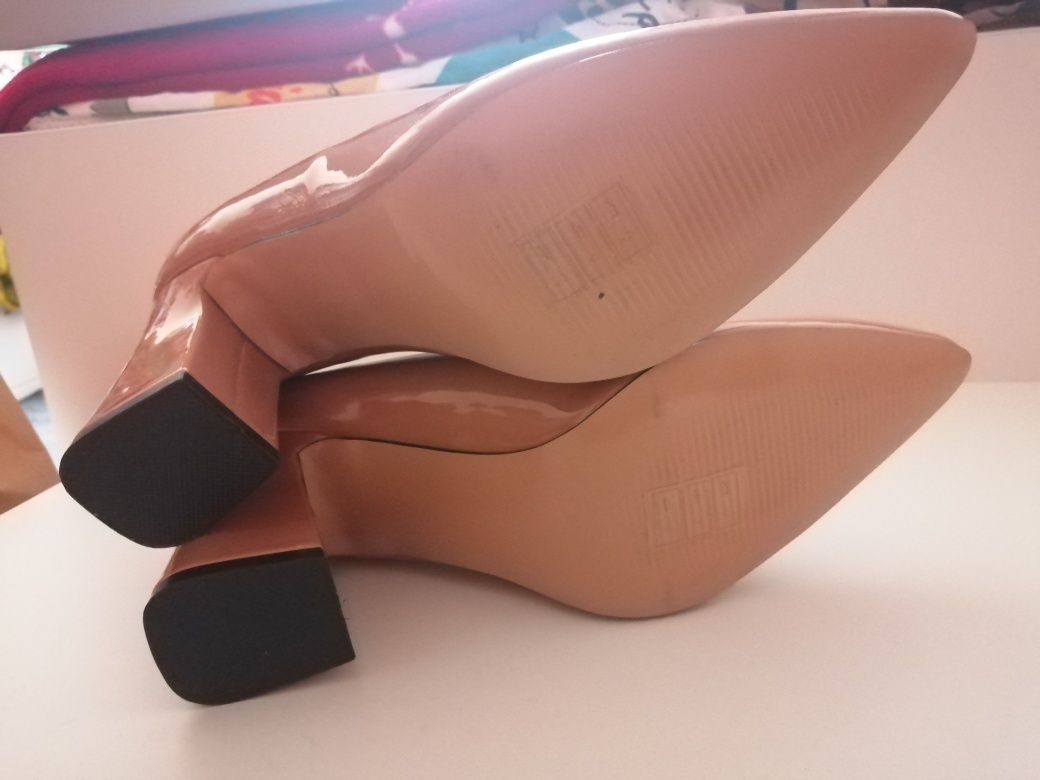 Buty na obcasie, czółenka, buty na klocku nowe r. 38