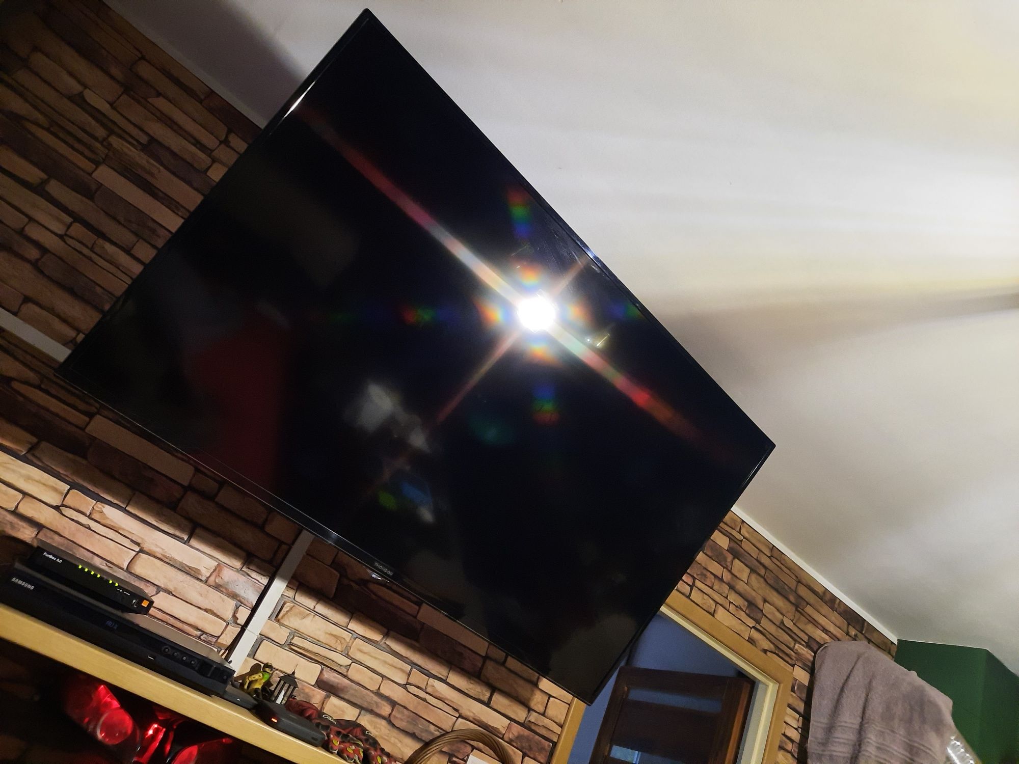 telewizor thomson 65 cali uszkodzony