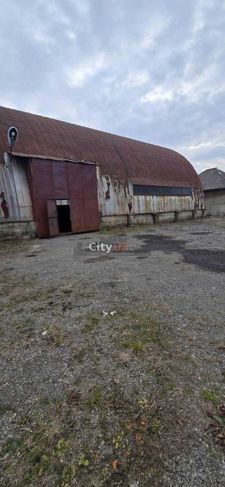 Здається в оренду ангар на великій ділянці