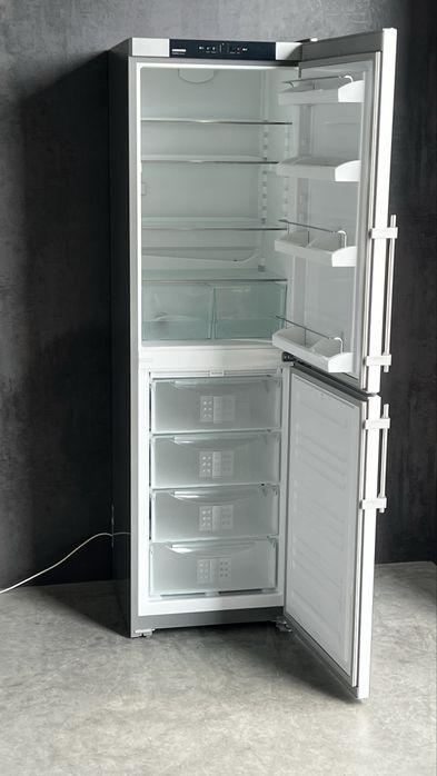 Холодильник Liebherr CUNesf3933 NoFrost LED