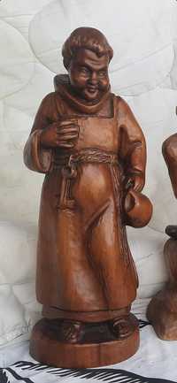 Дерев'яна різьблена статуэтка монаха з кухлем пива