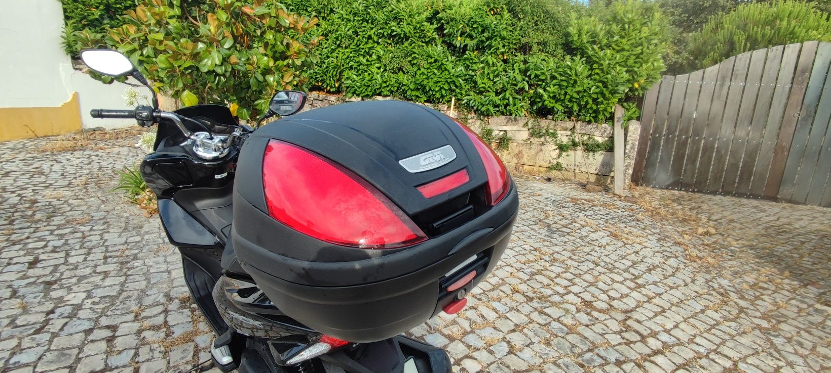Honda PCX 125 + Topcase