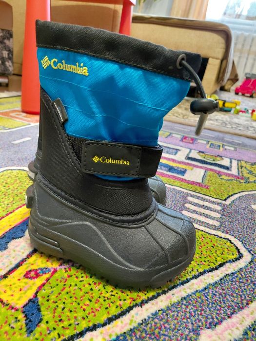 Пуховий комбінезон та чоботи Columbia