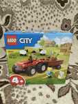 Lego City (60461): Czerwony traktor z przyczepą i owcą