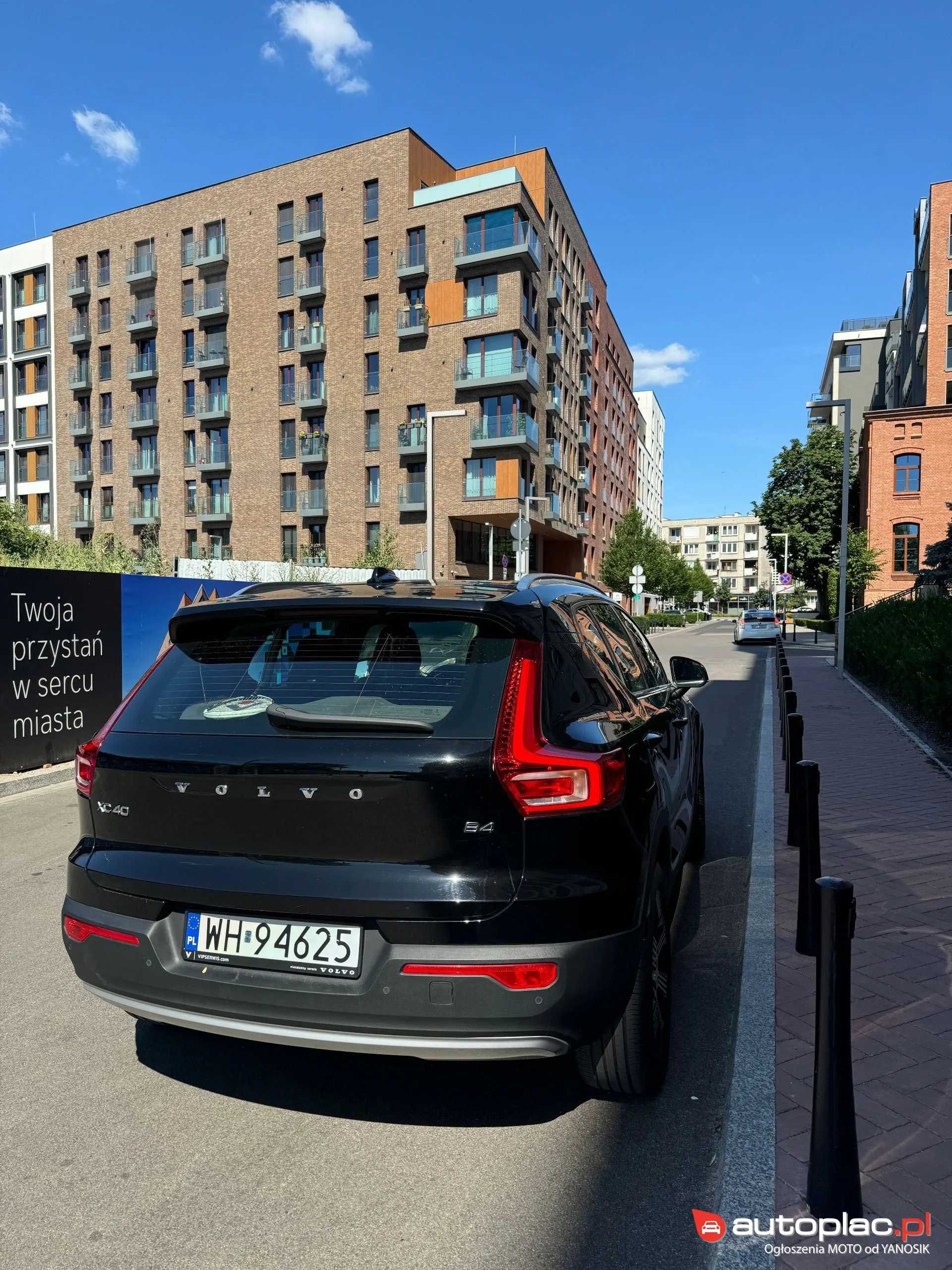 VOLVO XC 40 2.0 w wersji INSCRIPTION